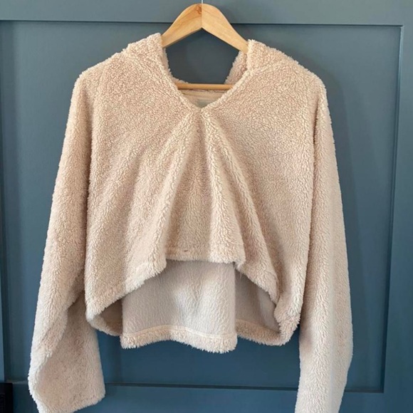 Urban Outfitters Fluffy Pullover 💕 - Picture 2 of 4